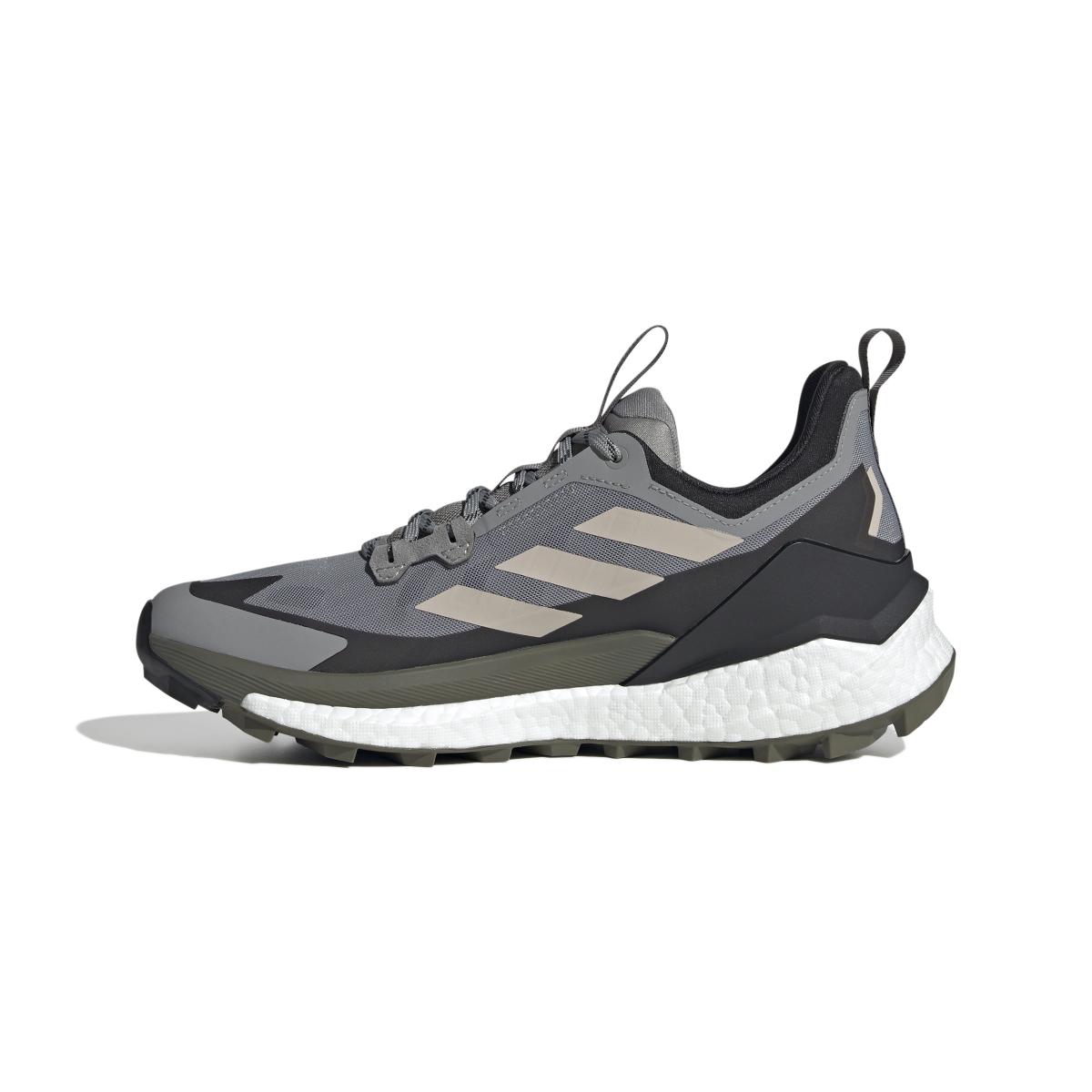 product/a/d/adidas_ig8881_5_footwear_photography_side_medial_center_view_white.jpg