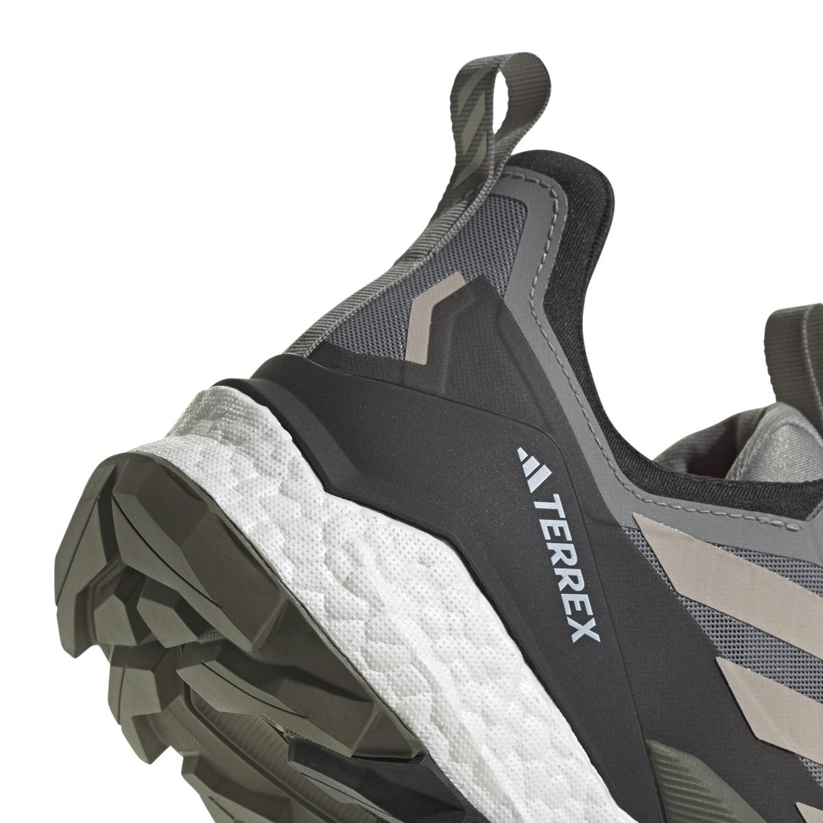 product/a/d/adidas_ig8881_9_footwear_photography_detail_view_2_white.jpg