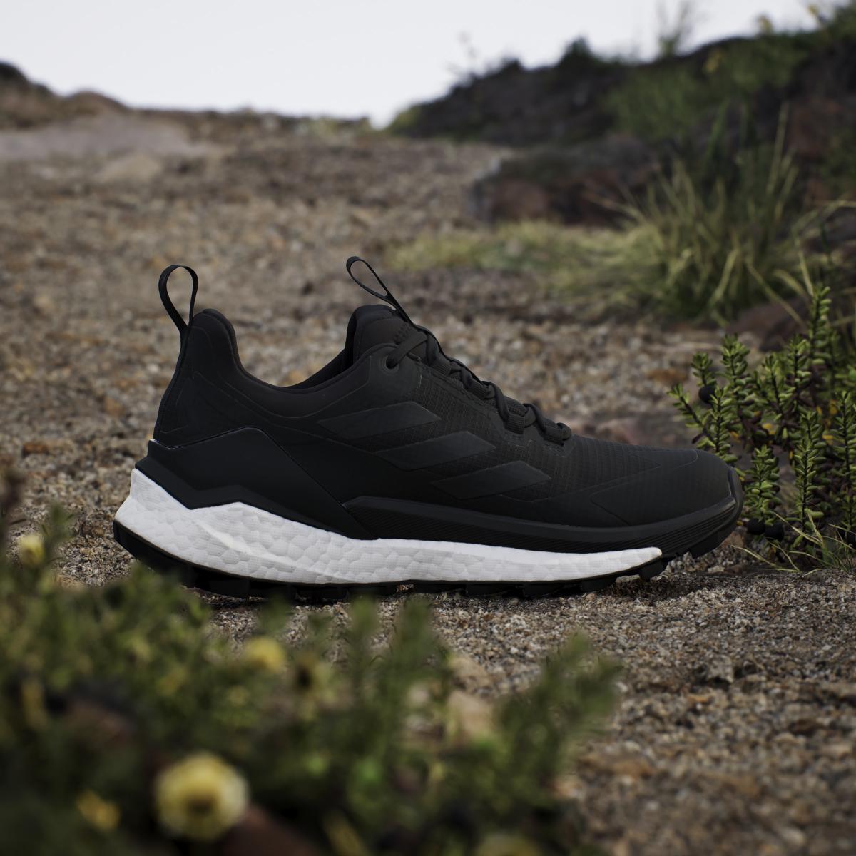 product/a/d/adidas_ih0671_18_footwear_photography_heromrktng_view_3.jpg