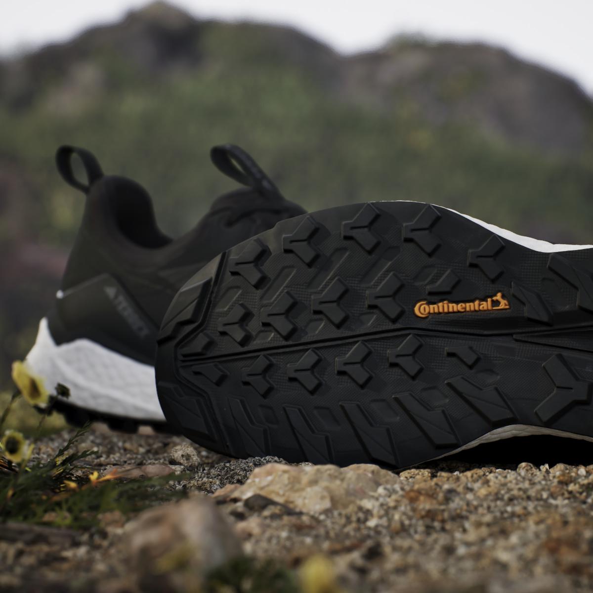 product/a/d/adidas_ih0671_26_footwear_photography_heromrktng_view_11.jpg