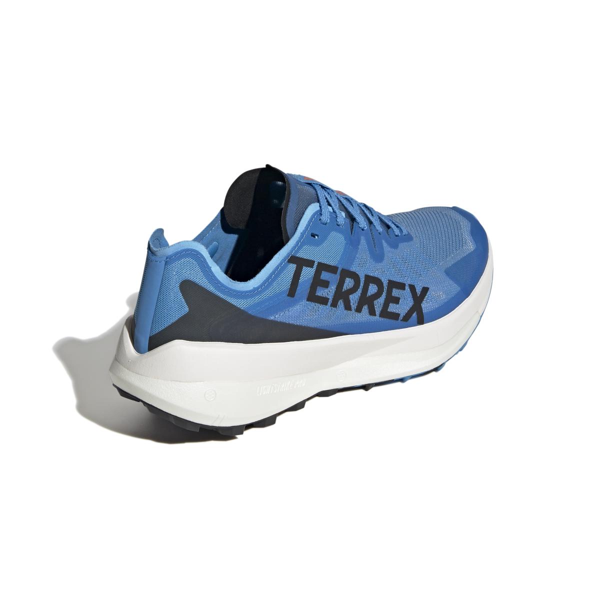 product/a/d/adidas_ih0980_7_footwear_photography_back_lateral_top_view_white.jpg