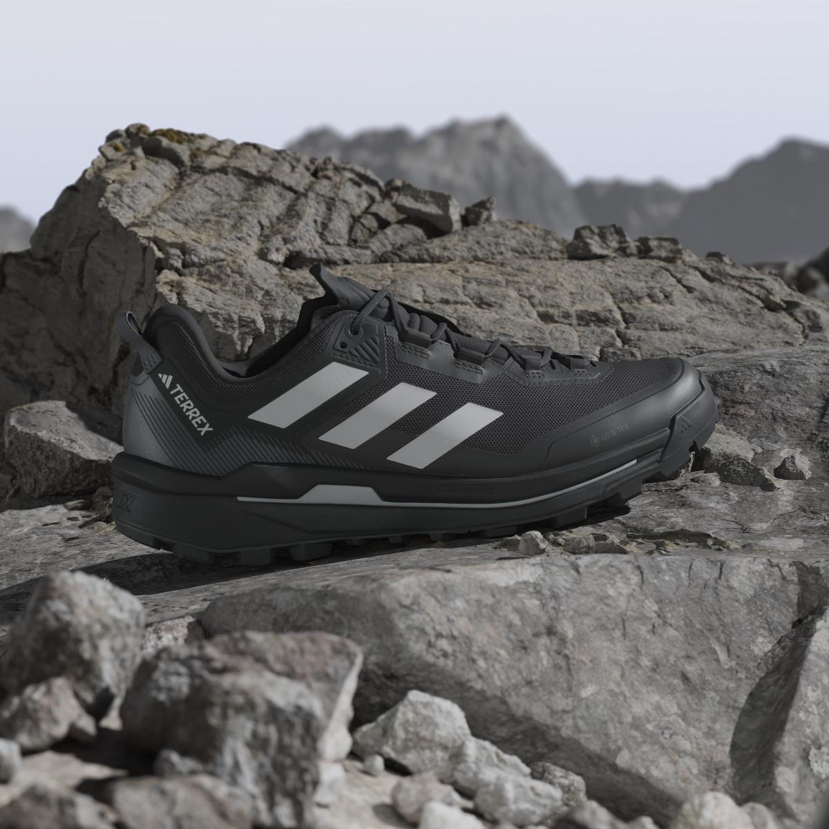 product/a/d/adidas_ih1090_16_footwear_photography_heromrktng_view_3-nw091625.jpg