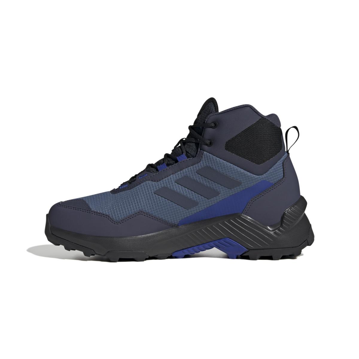 product/a/d/adidas_ih1159_5_footwear_photography_side_medial_center_view_white-nw091625.jpg