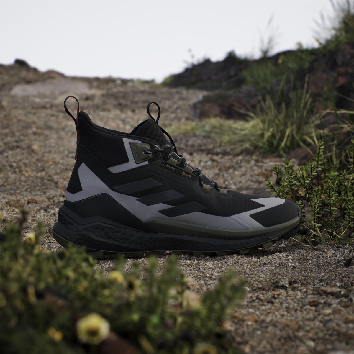 product/a/d/adidas_ih3526_cblack-carbon-olistr_22.jpg