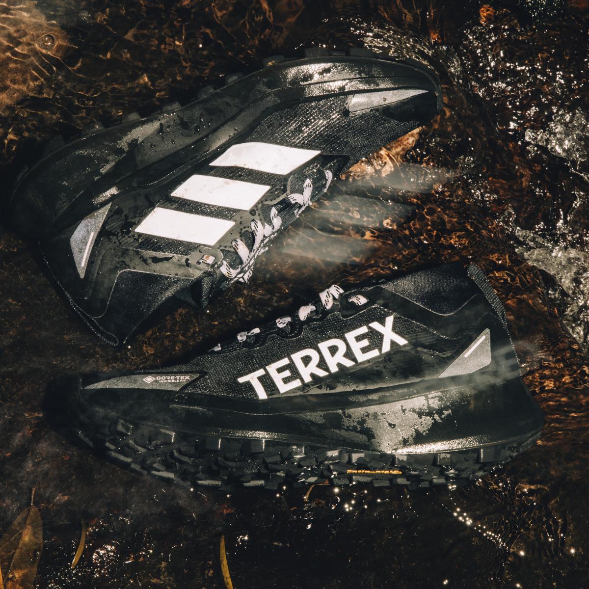 product/a/d/adidas_ih5358_27_footwear_photography_heromrktng_view_1-nw091625.jpg