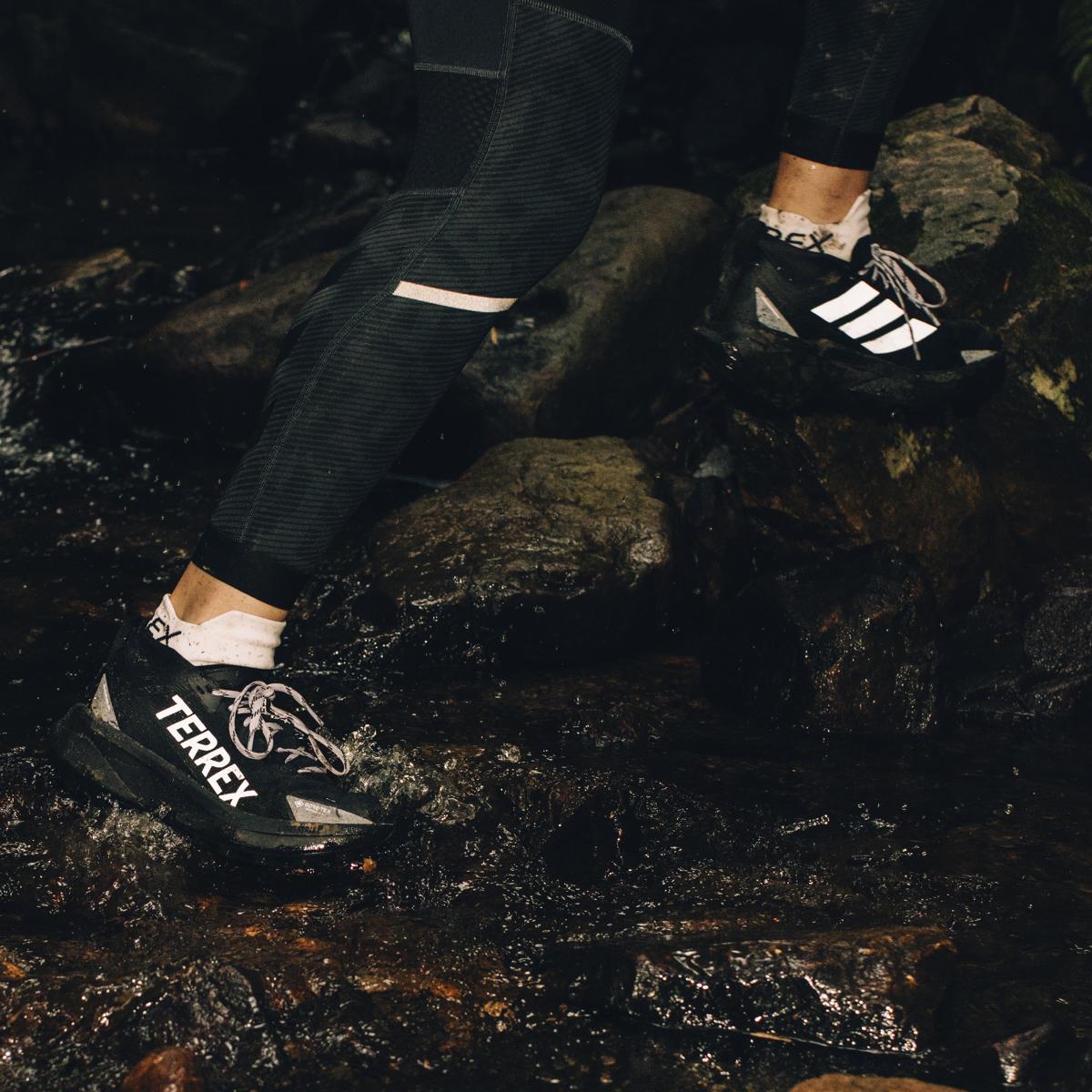 product/a/d/adidas_ih5358_31_footwear_photography_heromrktng_view_3-nw091625.jpg