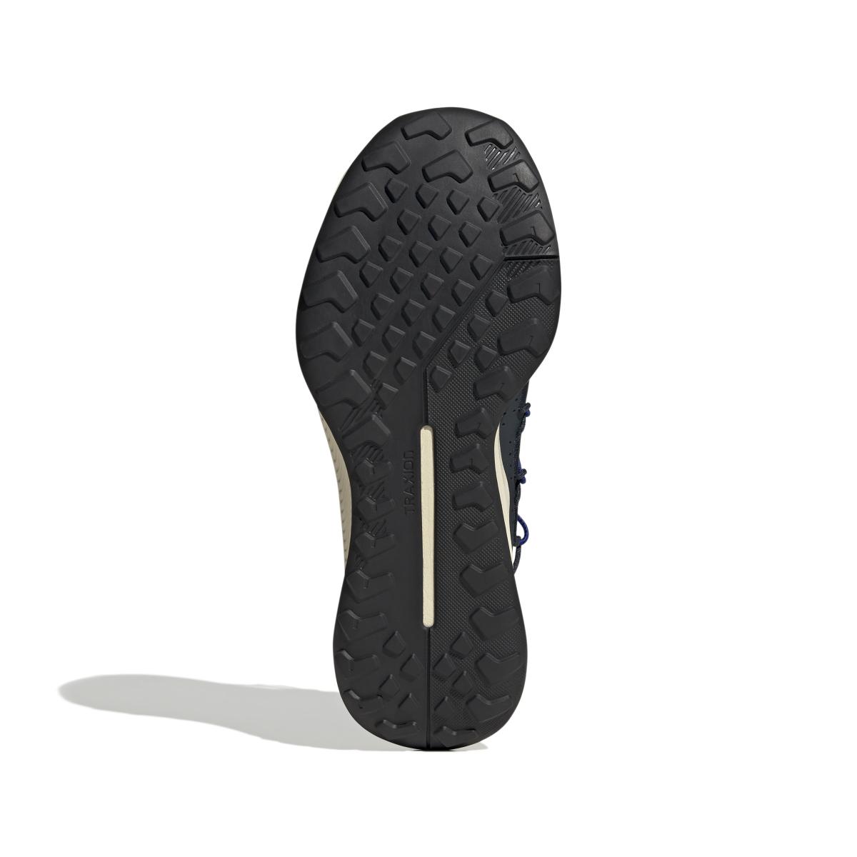 product/a/d/adidas_ih6114_4_footwear_photography_bottom_view_white-nw091625.jpg
