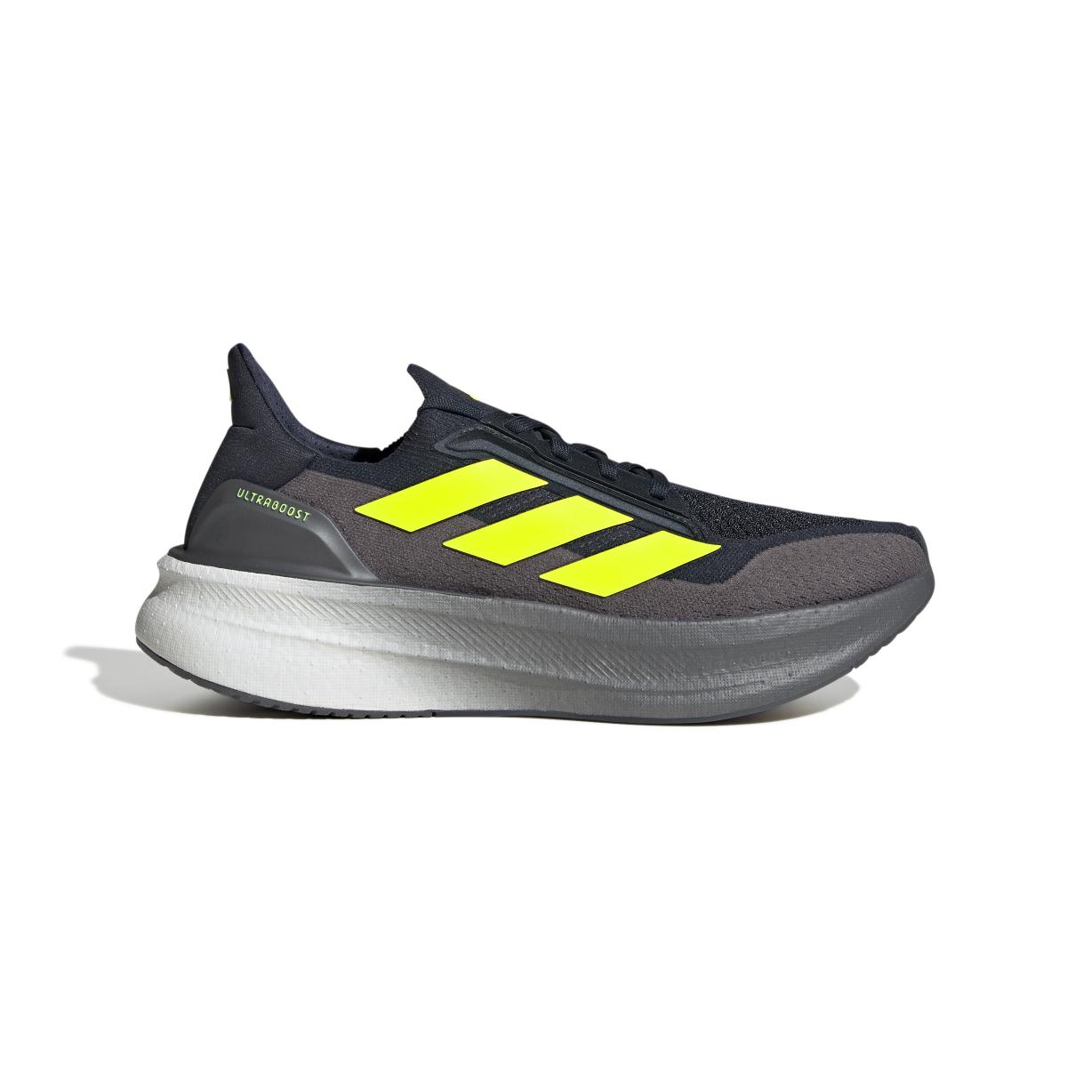 product/a/d/adidas_jh9034_1_footwear_photography_side_lateral_center_view_white-nw091625.jpg