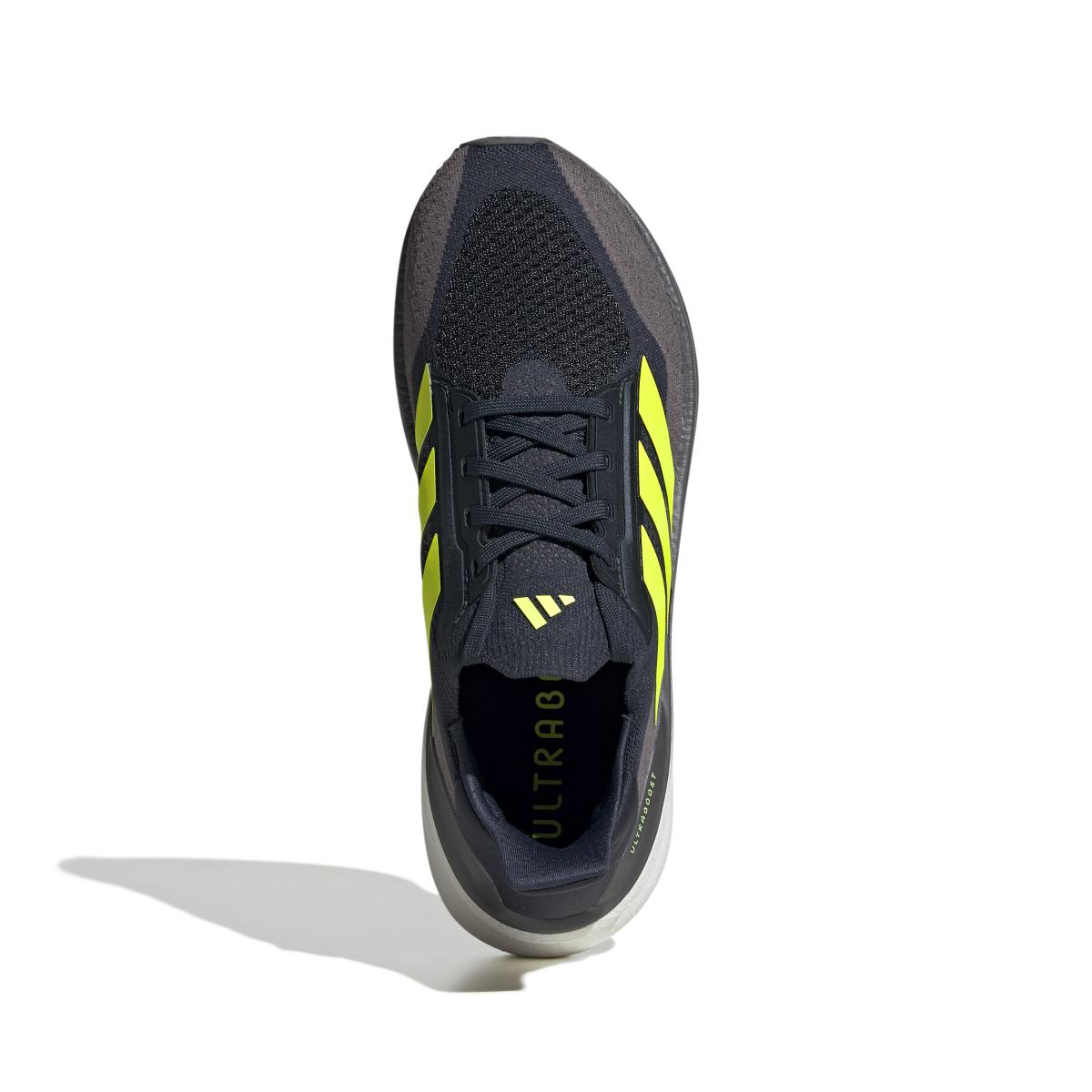 product/a/d/adidas_jh9034_3_footwear_photography_top_portrait_view_white-nw091625.jpg