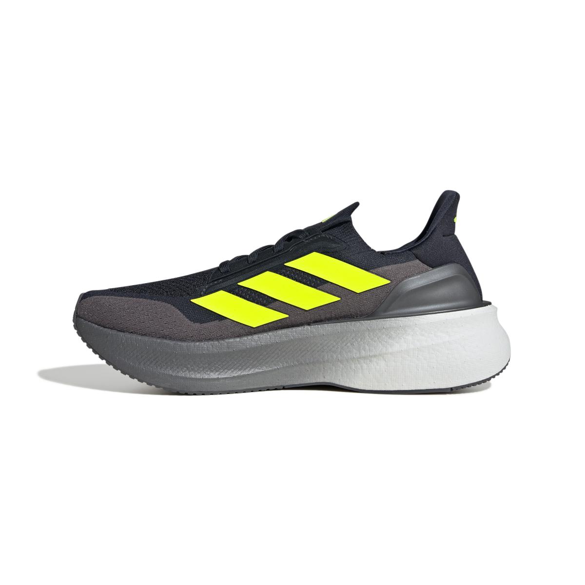 product/a/d/adidas_jh9034_5_footwear_photography_side_medial_center_view_white-nw091625.jpg