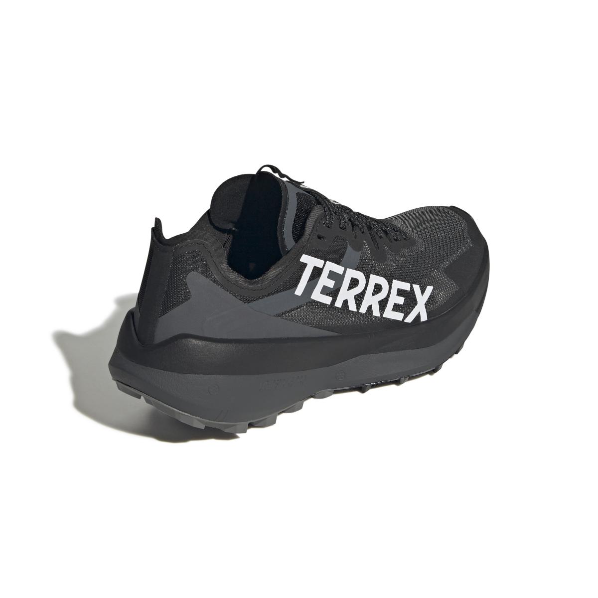 product/a/d/adidas_ji0953_7_footwear_photography_back_lateral_top_view_white.jpg