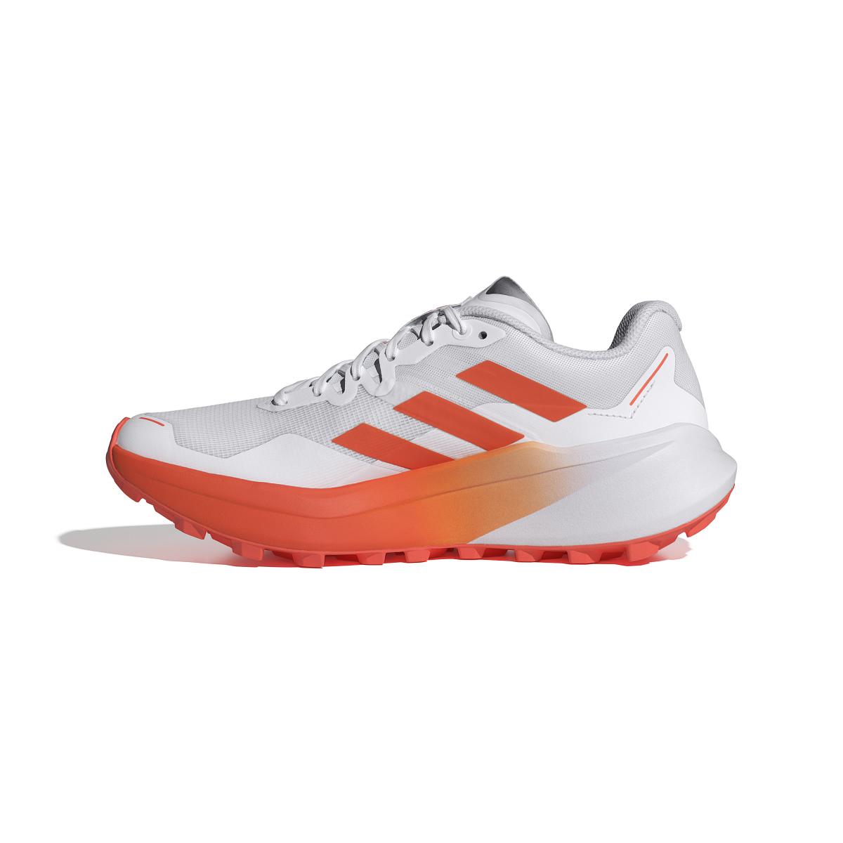 product/a/d/adidas_ji0955_5_footwear_photography_side_medial_center_view_white.jpg