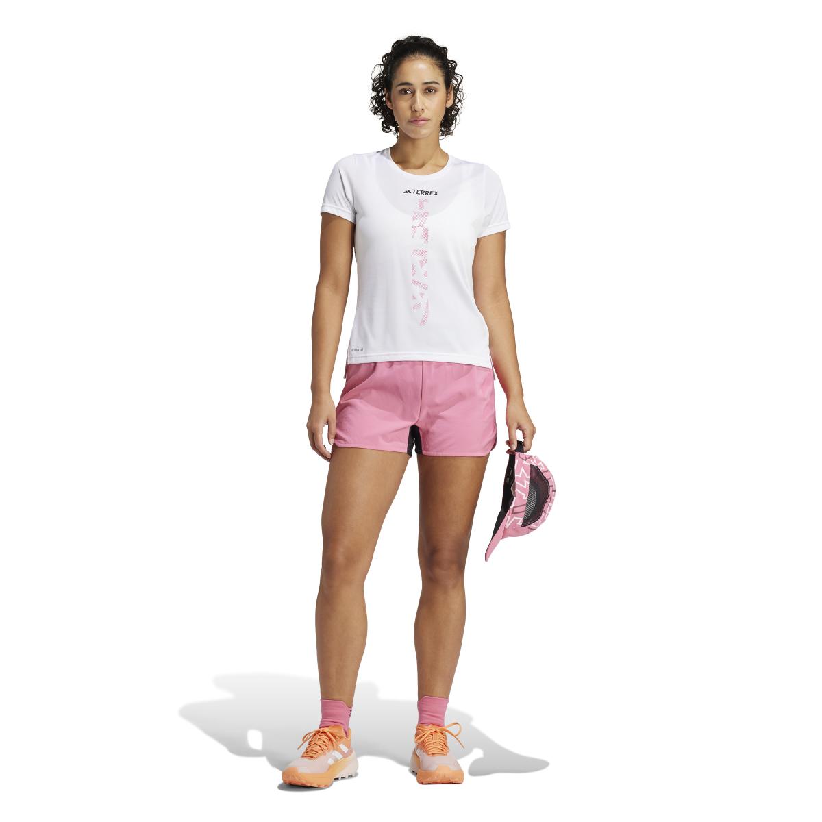 product/a/d/adidas_jj4735_7_apparel_on_model_standard_outfit_view_white.jpg