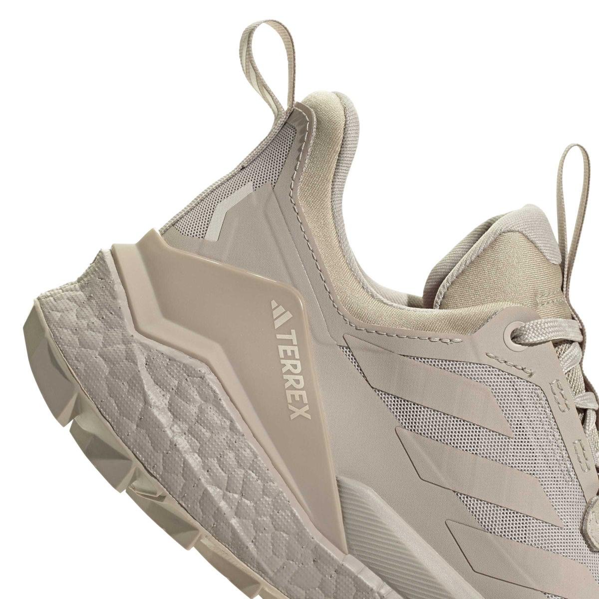 product/a/d/adidas_jp5612_9_footwear_photography_detail_view_2_white-nw091625.jpg