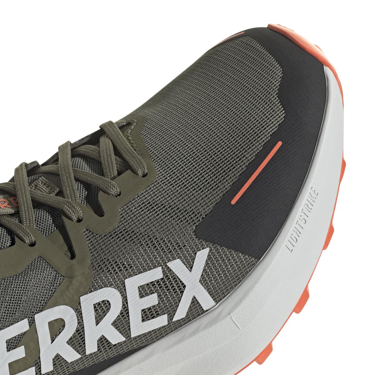 product/a/d/adidas_jp7254_9_footwear_photography_detail_view_2_white.jpg