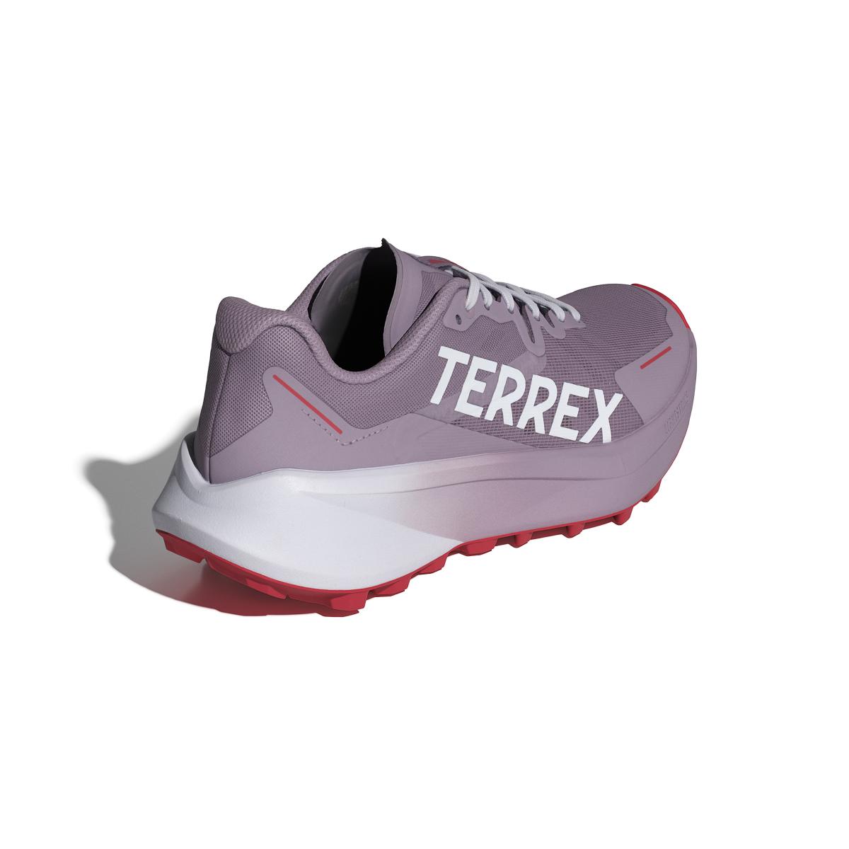 product/a/d/adidas_jp9799_7_footwear_photography_back_lateral_top_view_white.jpg