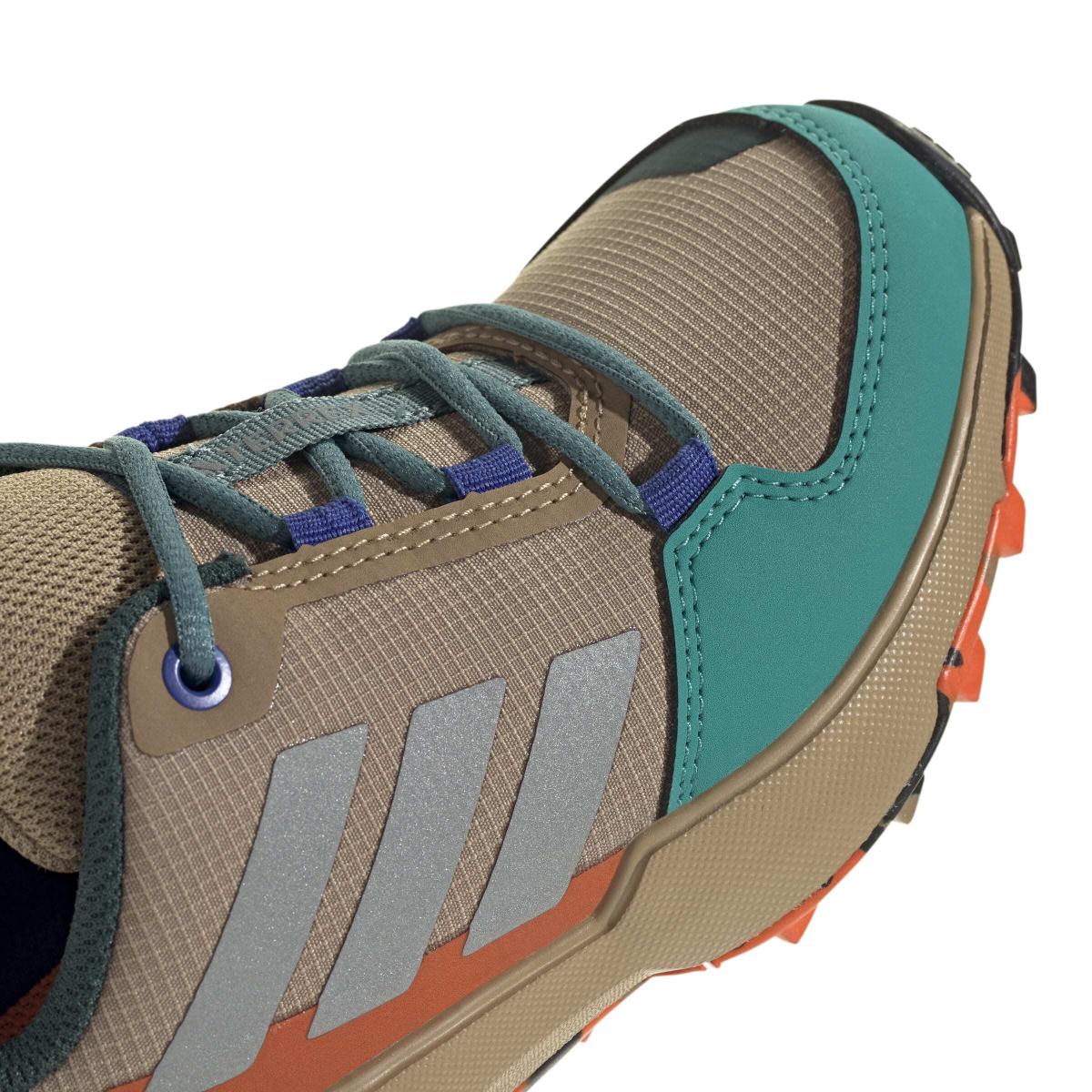 product/a/d/adidas_jq0632_8_footwear_photography_detail_view_1_white-nw091625.jpg