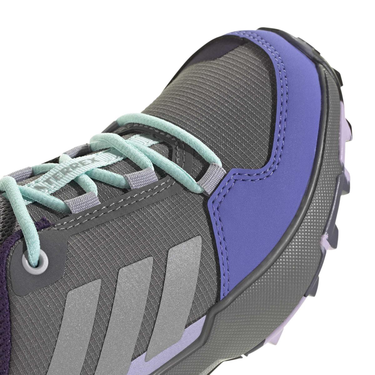 product/a/d/adidas_jq0633_8_footwear_photography_detail_view_1_white-nw091625.jpg
