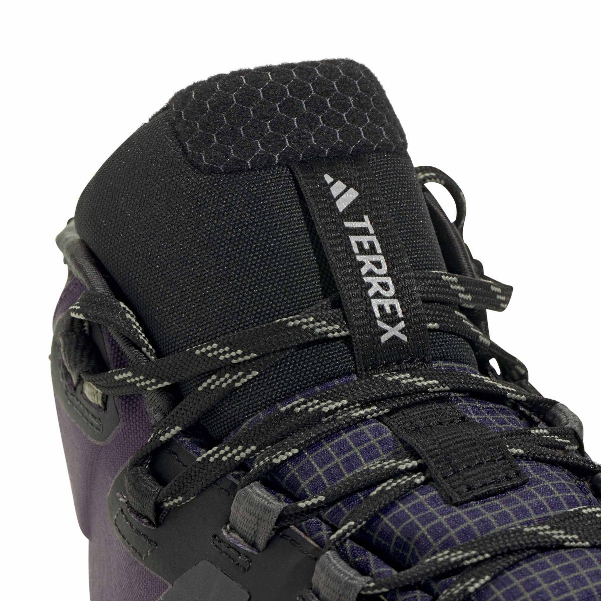 product/a/d/adidas_jq2218_8_footwear_photography_detail_view_1_white-nw091625.jpg