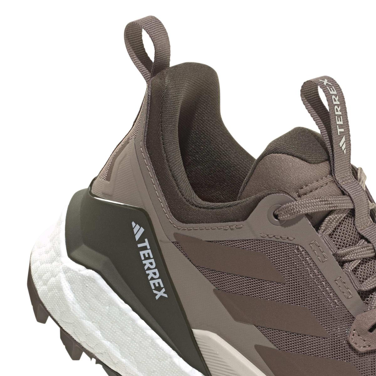 product/a/d/adidas_jq9906_8_footwear_photography_detail_view_1_white-nw091625.jpg