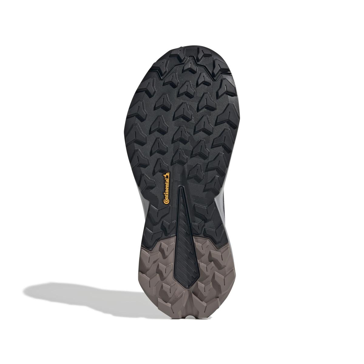 product/a/d/adidas_jq9922_4_footwear_photography_bottom_view_white-nw091625.jpg