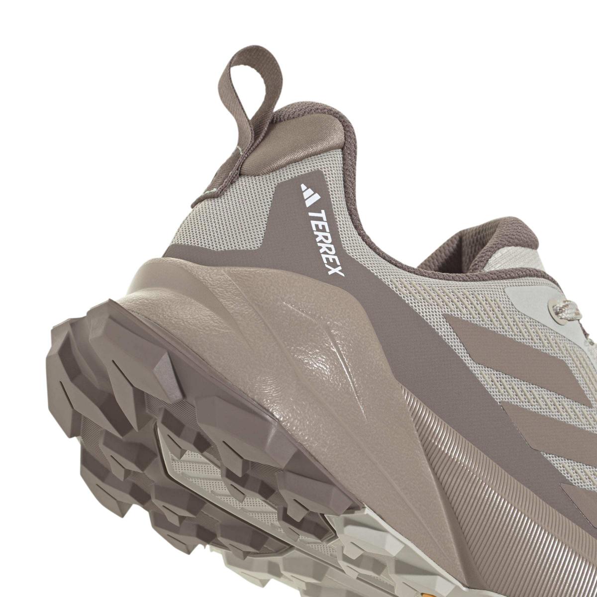 product/a/d/adidas_jq9923_8_footwear_photography_detail_view_1_white-nw091625.jpg