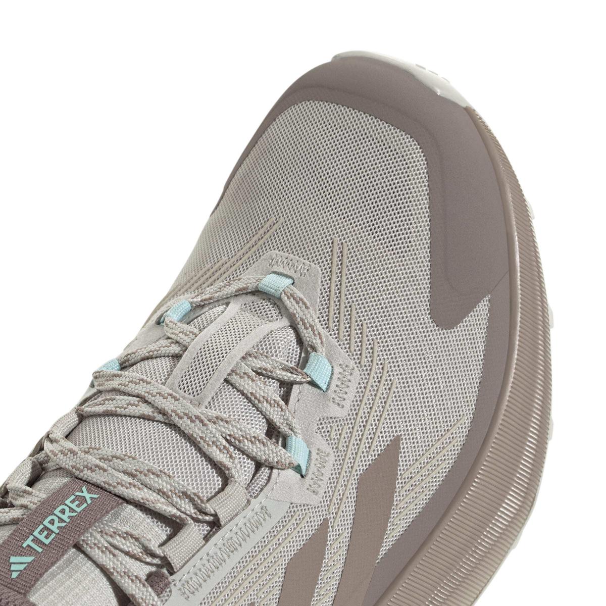 product/a/d/adidas_jq9923_9_footwear_photography_detail_view_2_white-nw091625.jpg