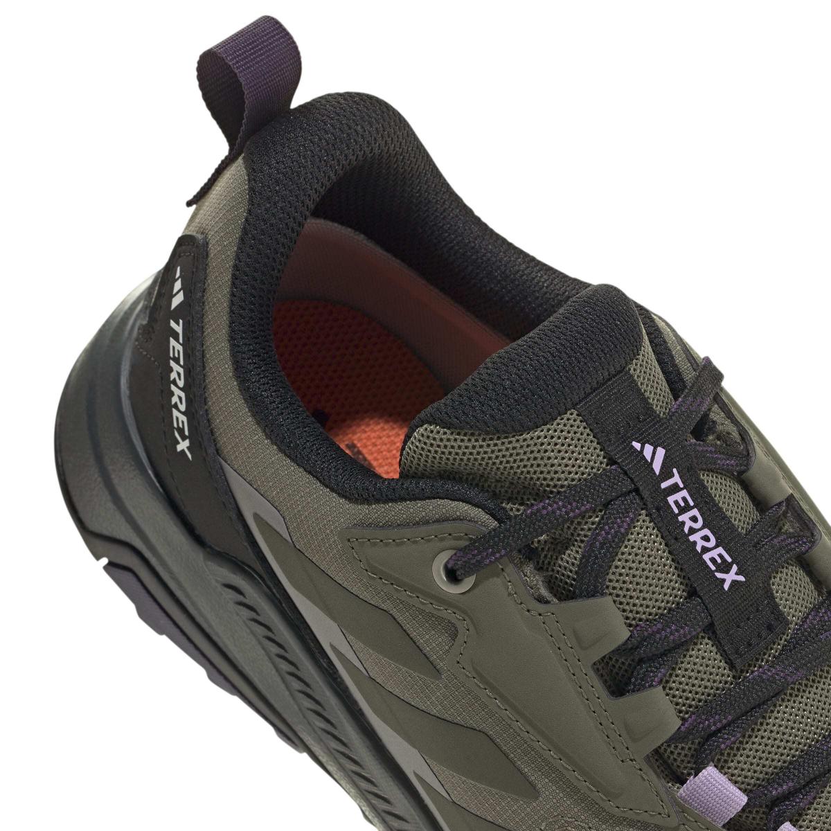 product/a/d/adidas_jq9962_8_footwear_photography_detail_view_1_white-nw091625.jpg