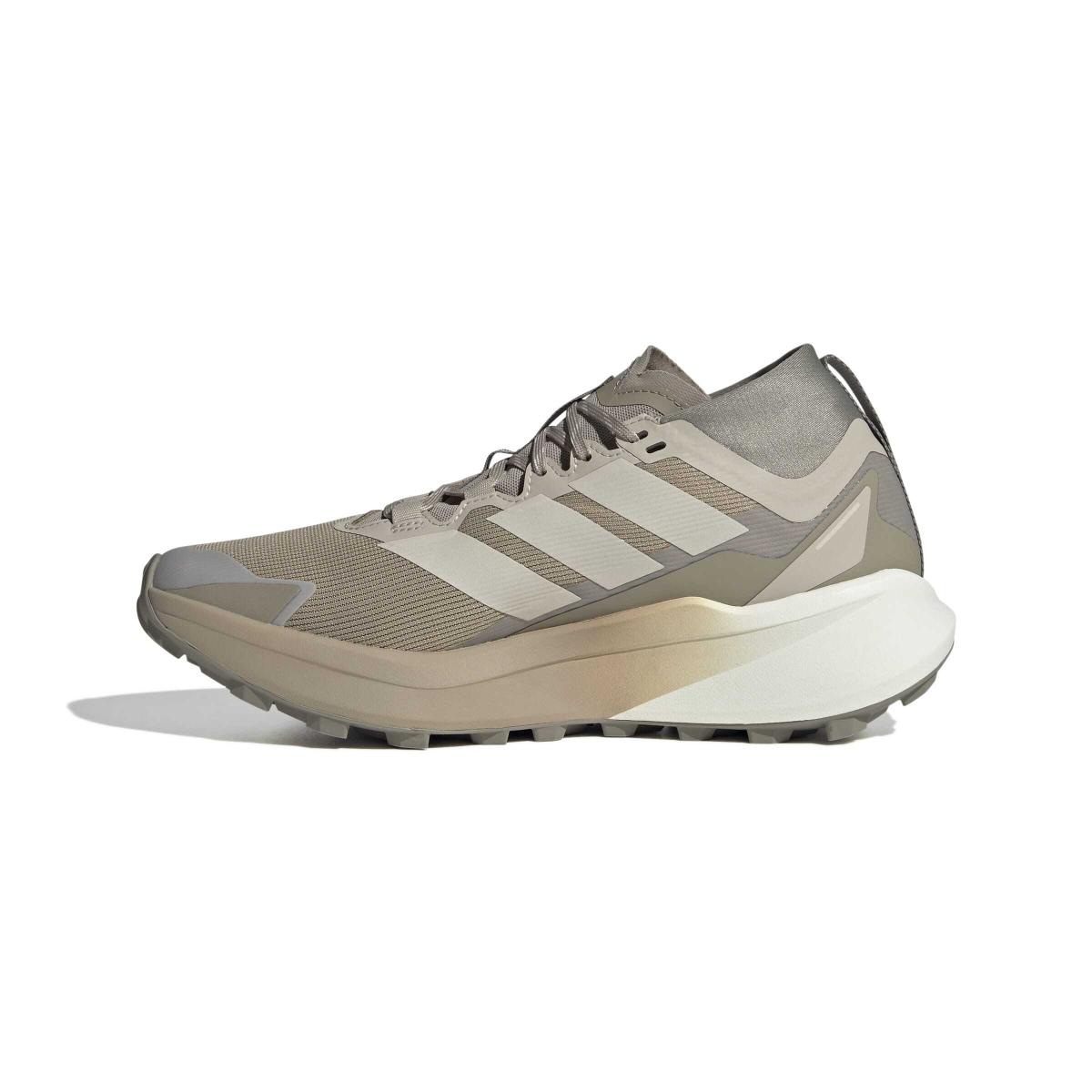 product/a/d/adidas_jr1507_5_footwear_photography_side_medial_center_view_white-nw091625.jpg