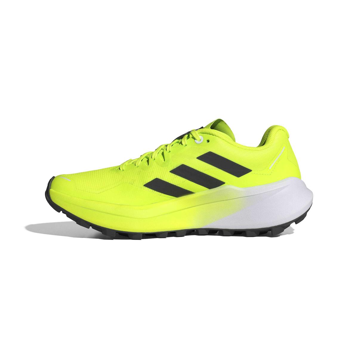 product/a/d/adidas_jr5222_5_footwear_photography_side_medial_center_view_white-nw091725.jpg