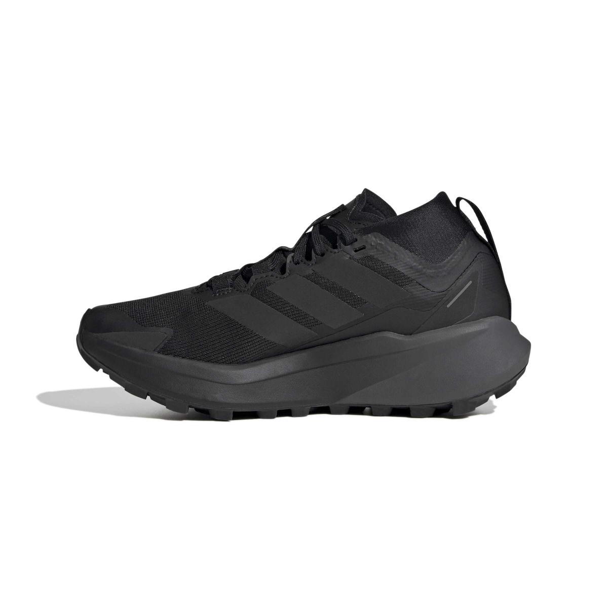 product/a/d/adidas_jr5247_5_footwear_photography_side_medial_center_view_white-nw091725.jpg
