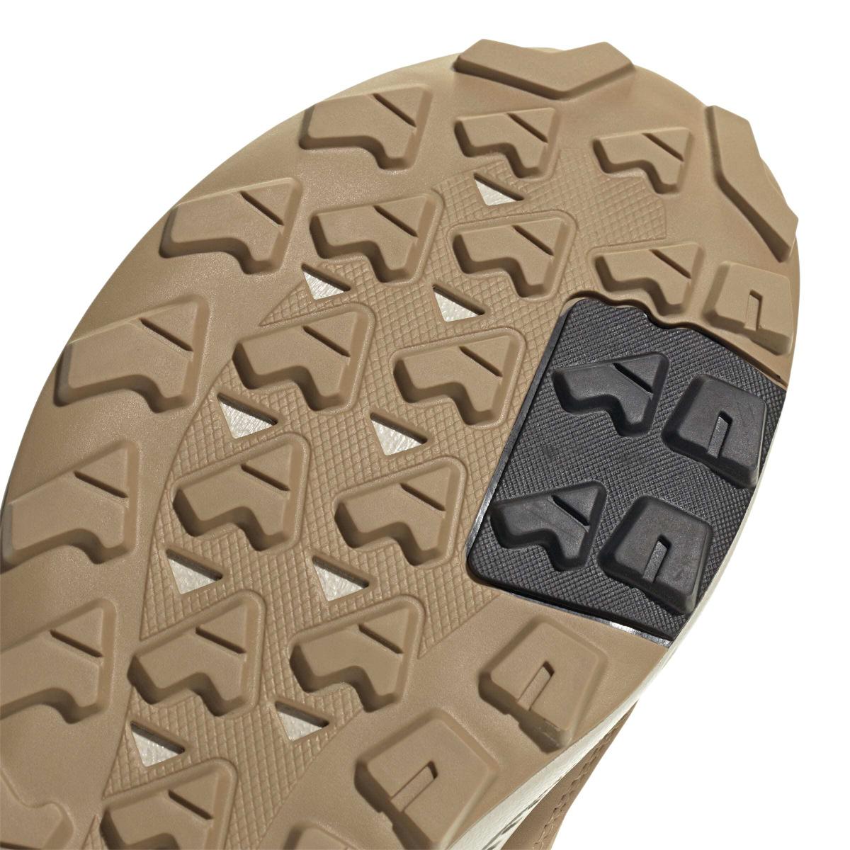 product/a/d/adidas_js1431_9_footwear_photography_detail_view_2_white-nw091725.jpg