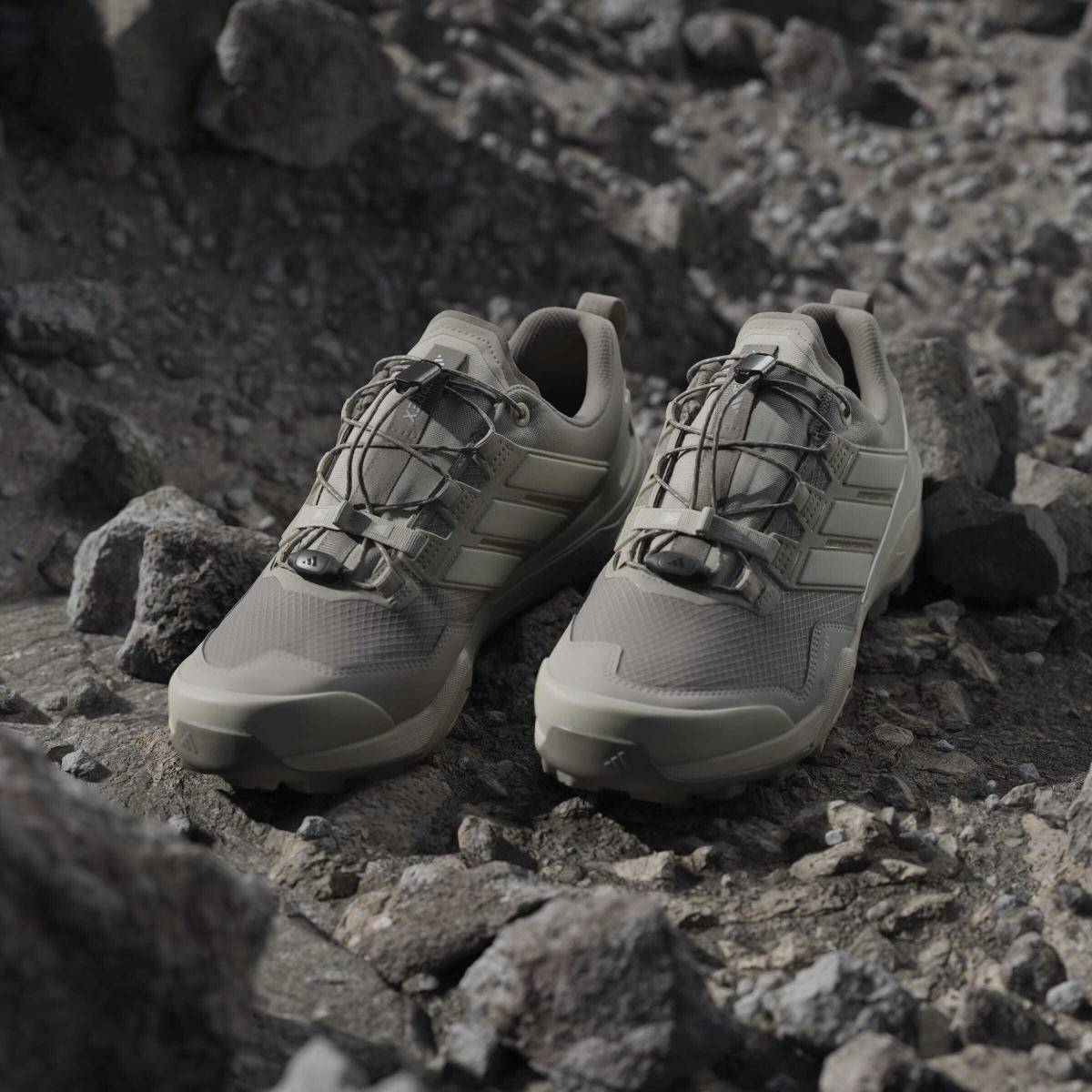 product/a/d/adidas_js4610_17_footwear_photography_heromrktng_view_5-nw091725.jpg