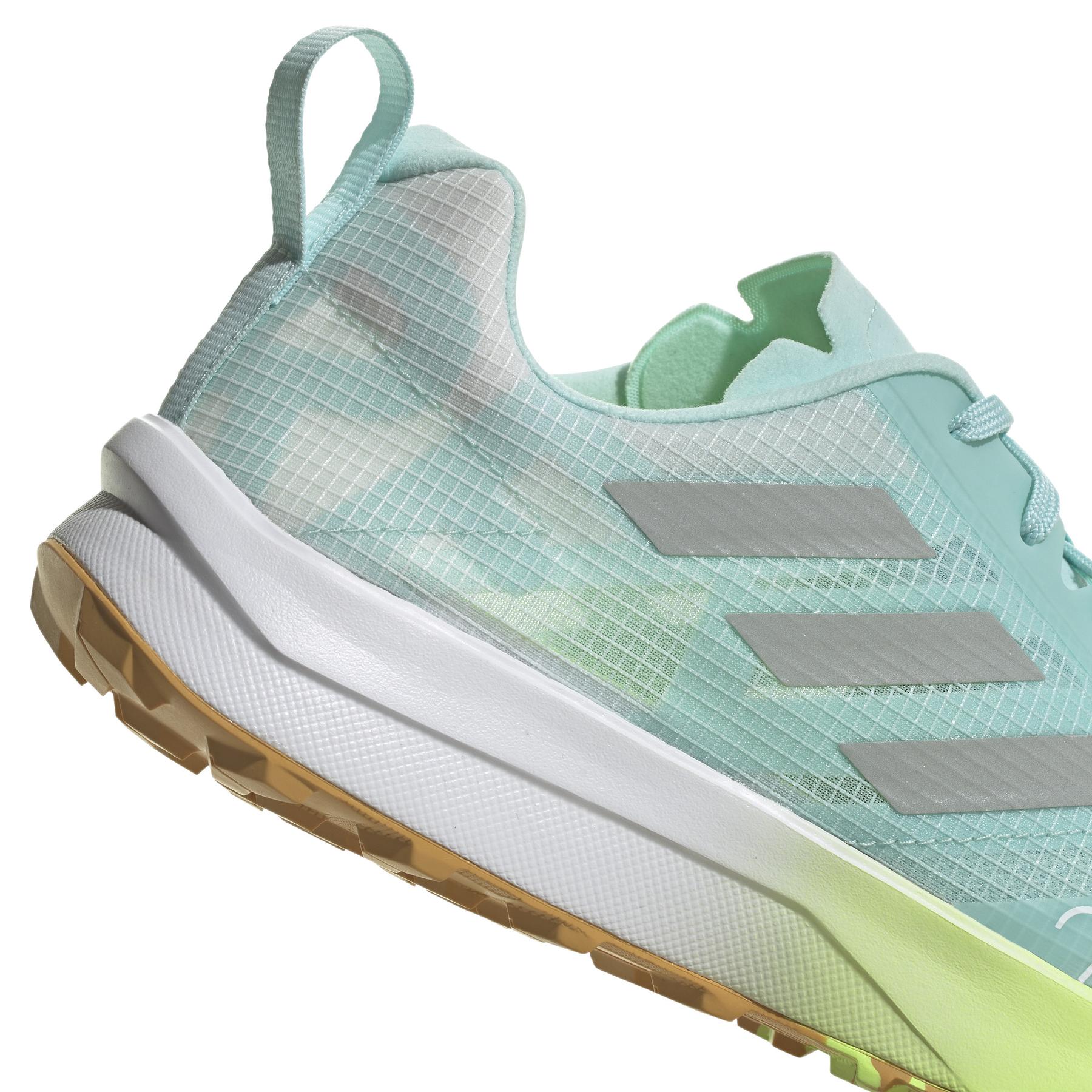 product/2/0/2025_09_adidas_if5002_9_footwear_photography_detail_view_2_white.jpg