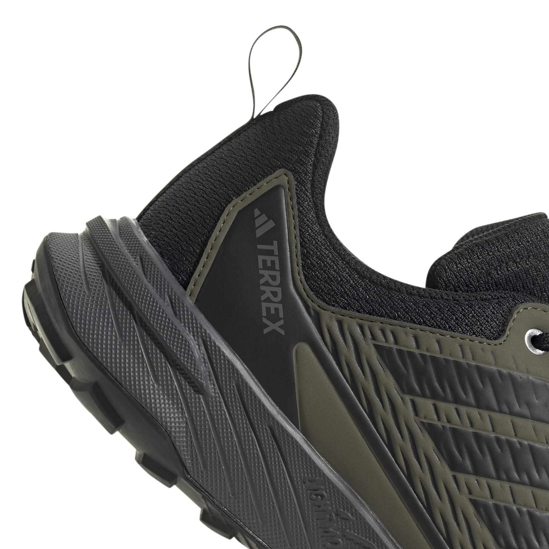 product/2/0/2025_adidas_jr7768_8_footwear_photography_detail_view_1_white.jpg