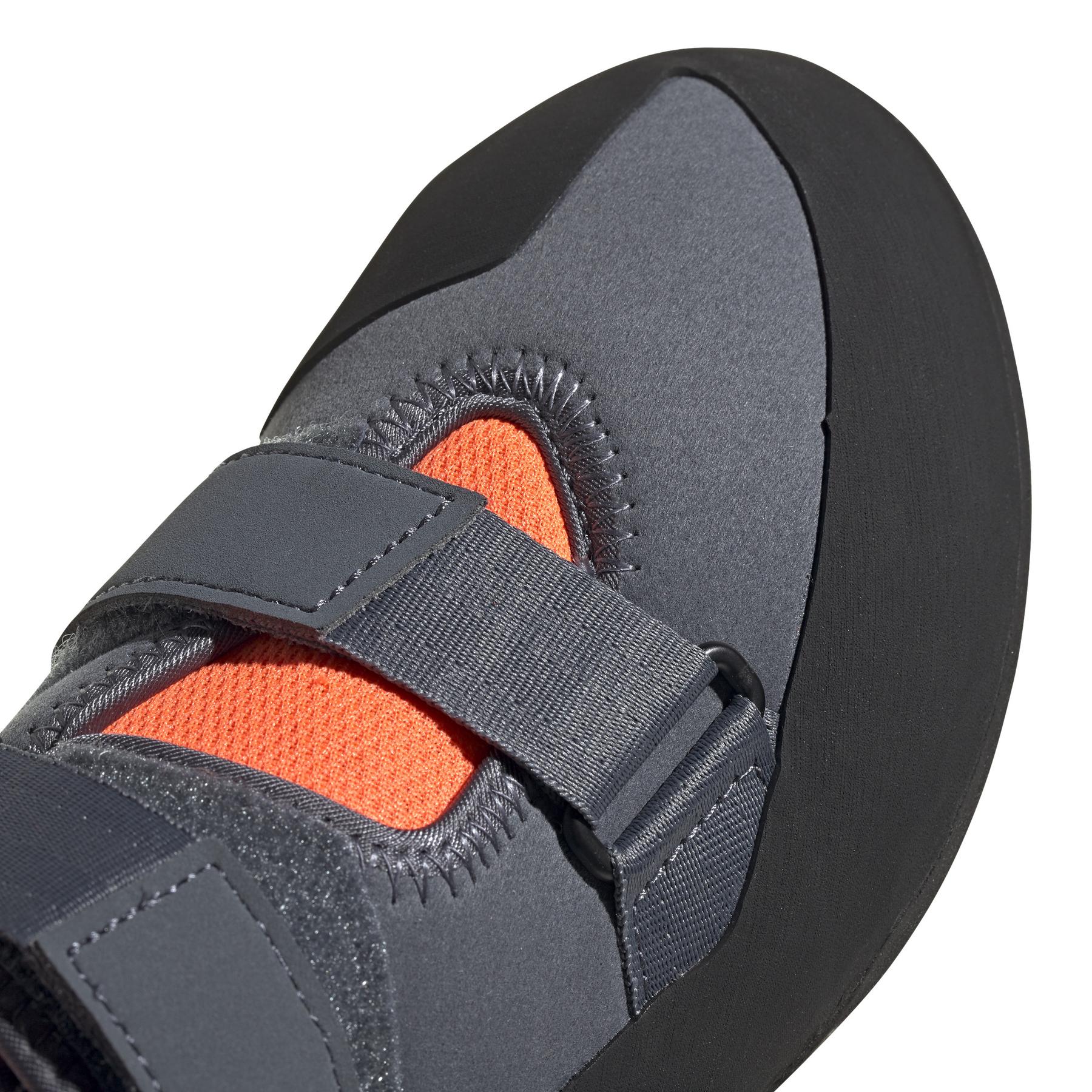 product/a/d/adidas_ee8935_10_footwear_photography_detail_view_3_white_000.jpg