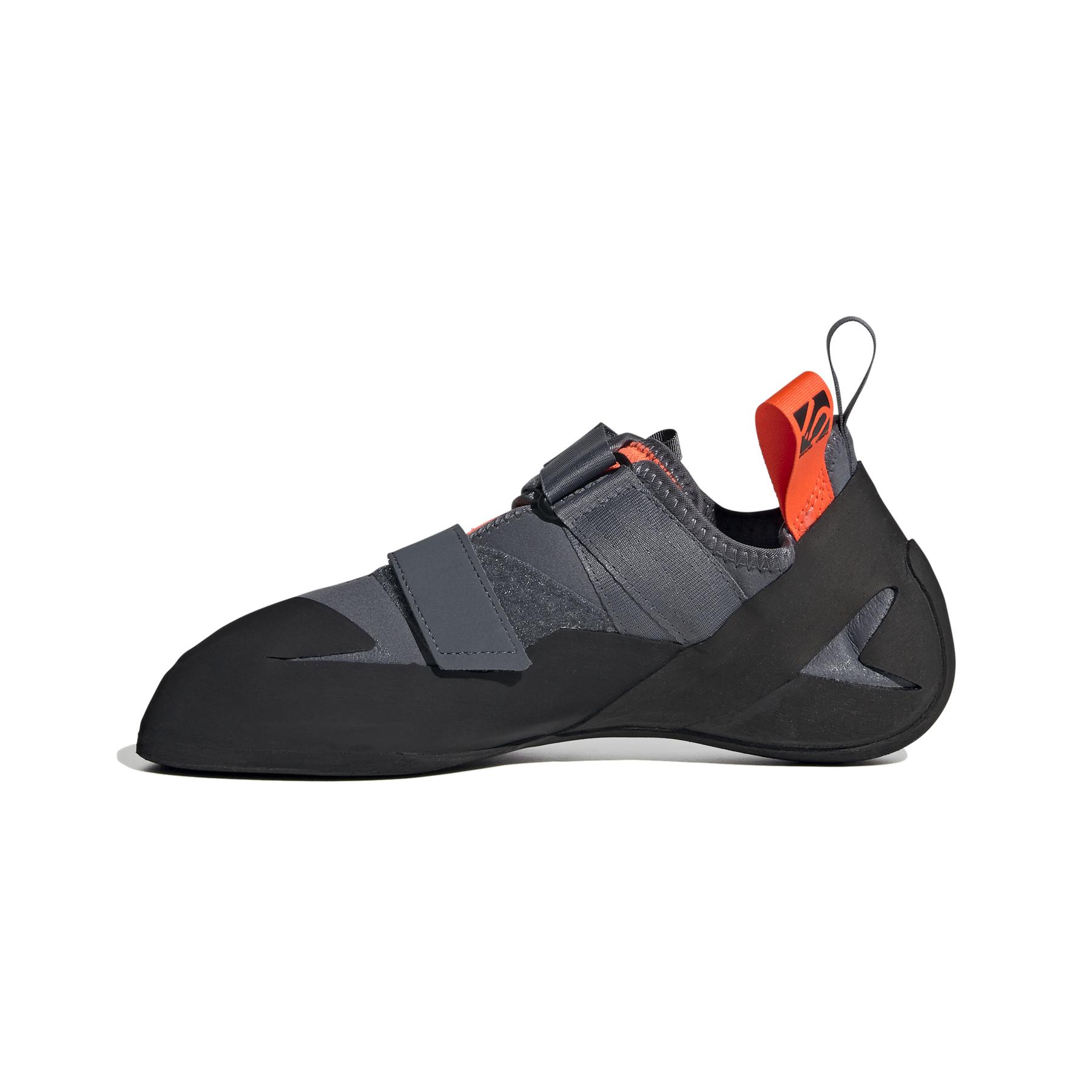 product/a/d/adidas_ee8935_5_footwear_photography_side_medial_center_view_white_000.jpg