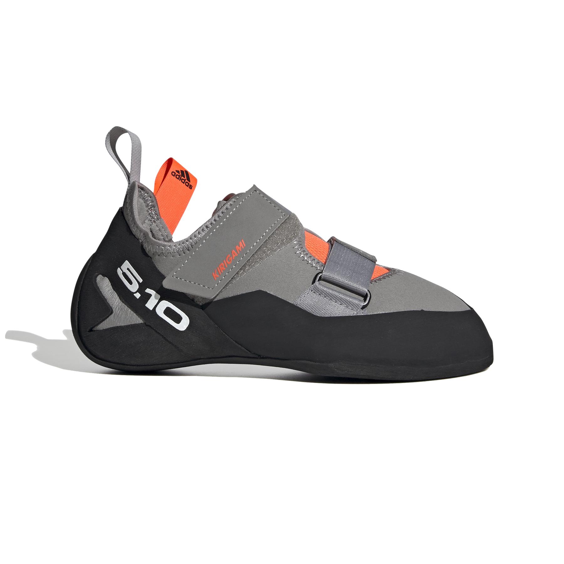 product/a/d/adidas_ee8948_1_footwear_photography_side_lateral_center_view_white_000.jpg