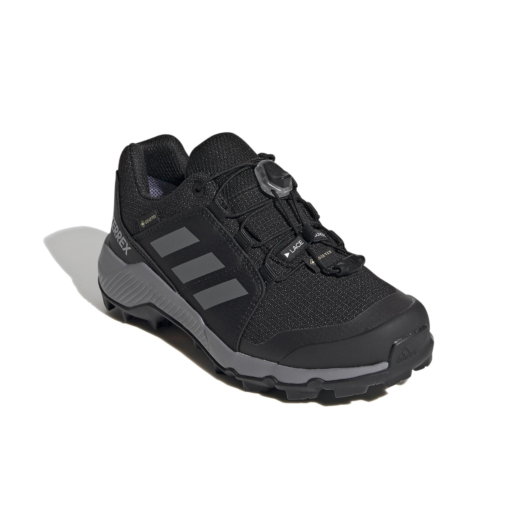 product/a/d/adidas_fu7268_6_footwear_photography_front_lateral_top_view_white_000.jpg