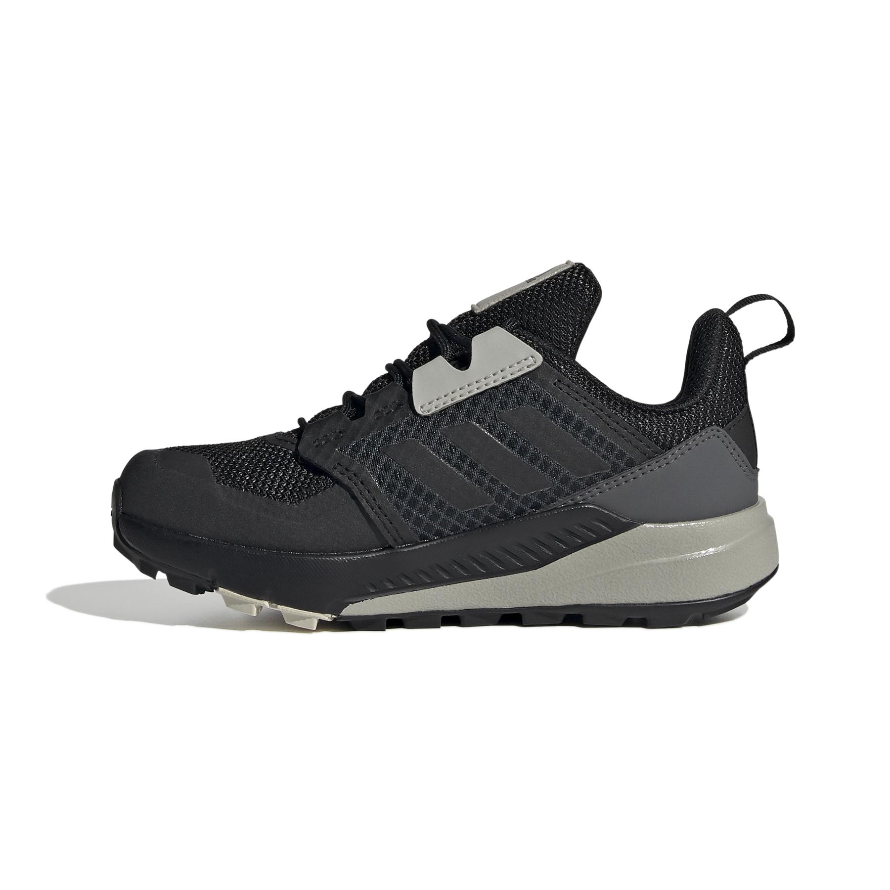 product/a/d/adidas_fw9327_5_footwear_photography_side_medial_center_view_white_000.jpg
