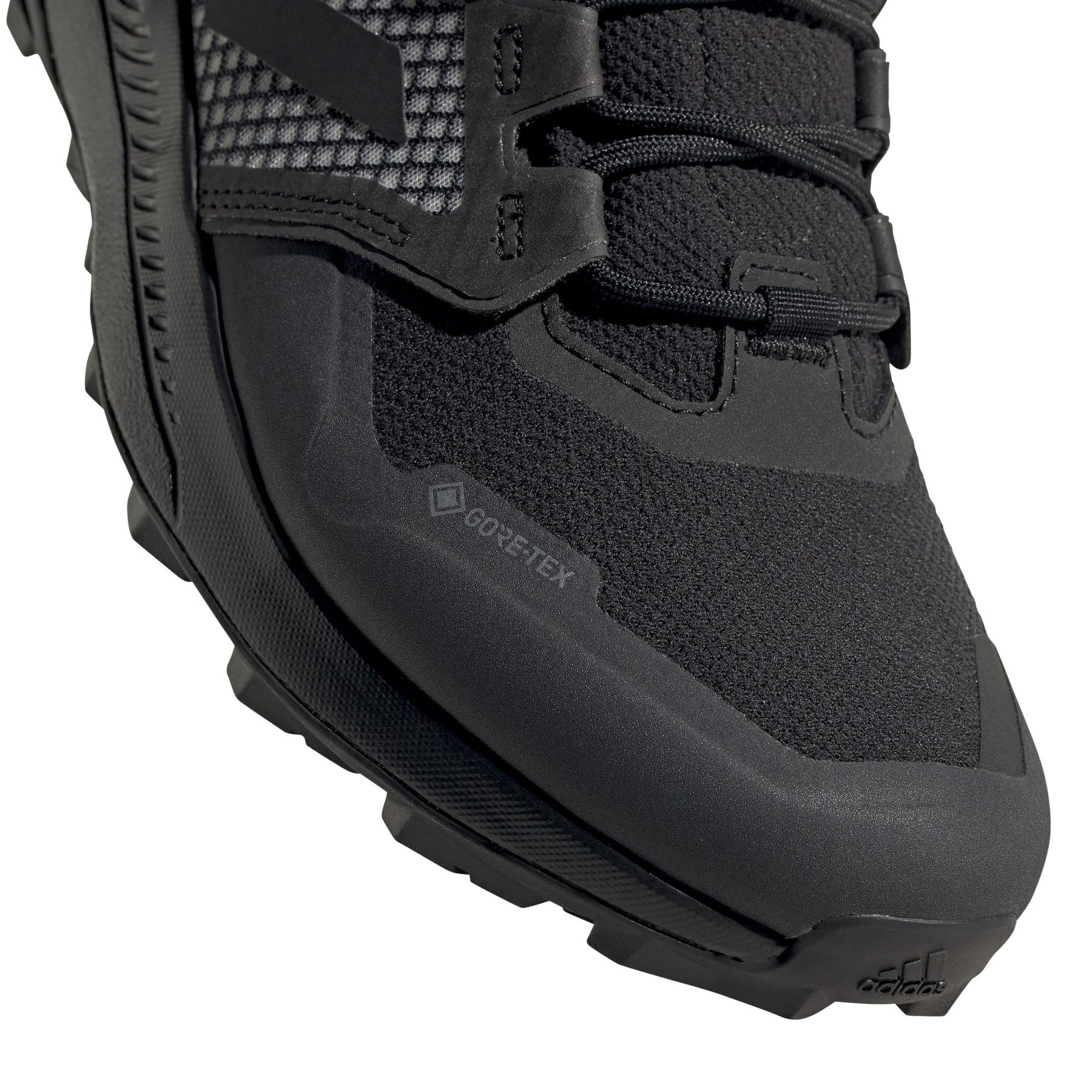 product/a/d/adidas_fy2229_8_footwear_photography_detail_view_1_white_000.jpg