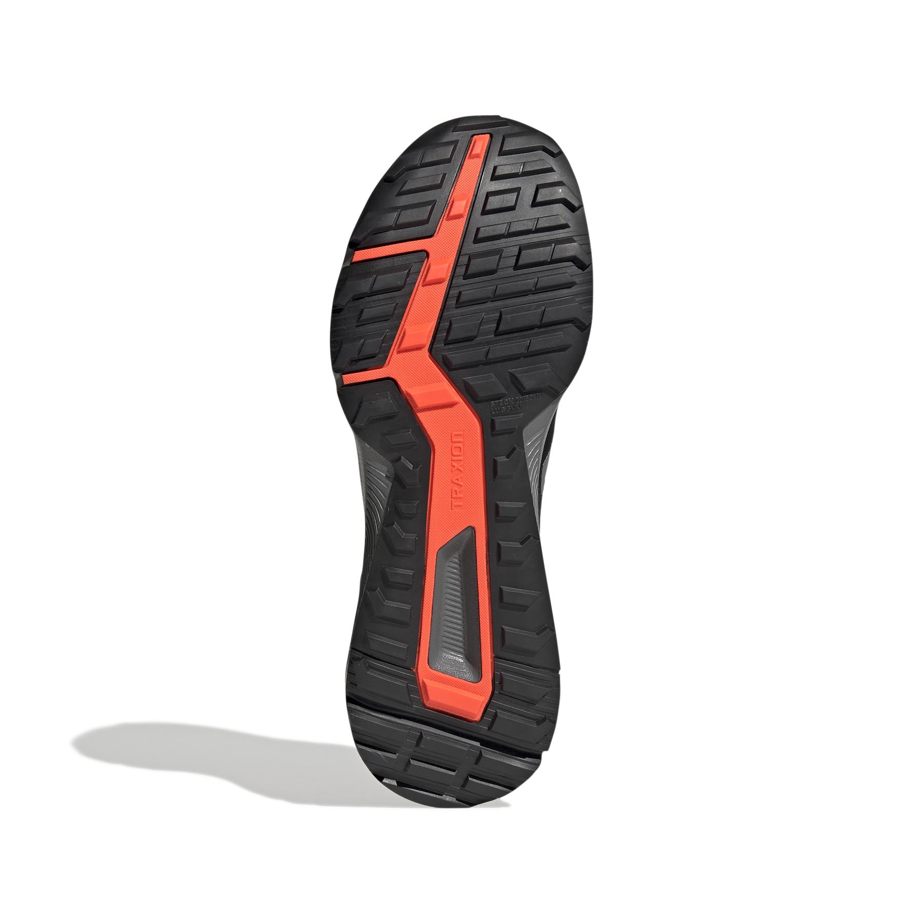 product/a/d/adidas_fy9214_4_footwear_photography_bottom_view_white_000.jpg