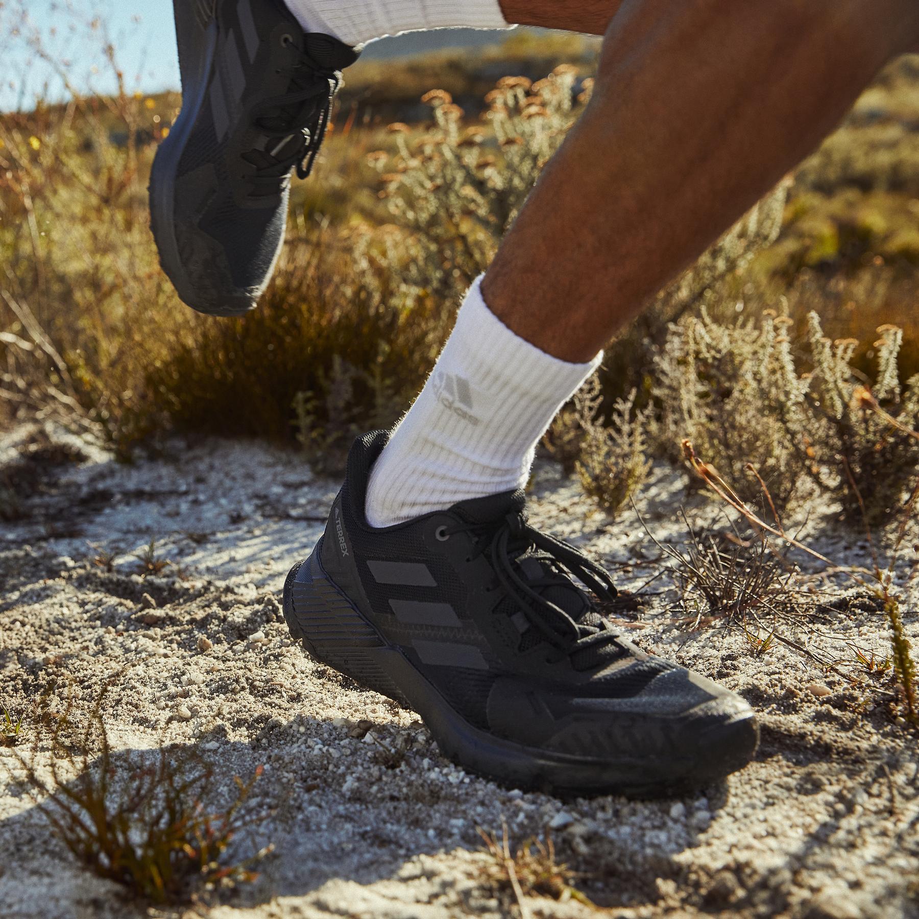 product/a/d/adidas_fy9215_14_footwear_photography_heromrktng_view_2_white_000.jpg