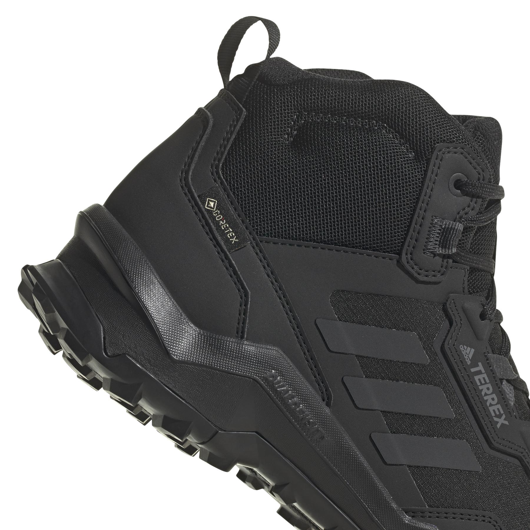 product/a/d/adidas_fy9638_8_footwear_photography_detail_view_1_white_000.jpg