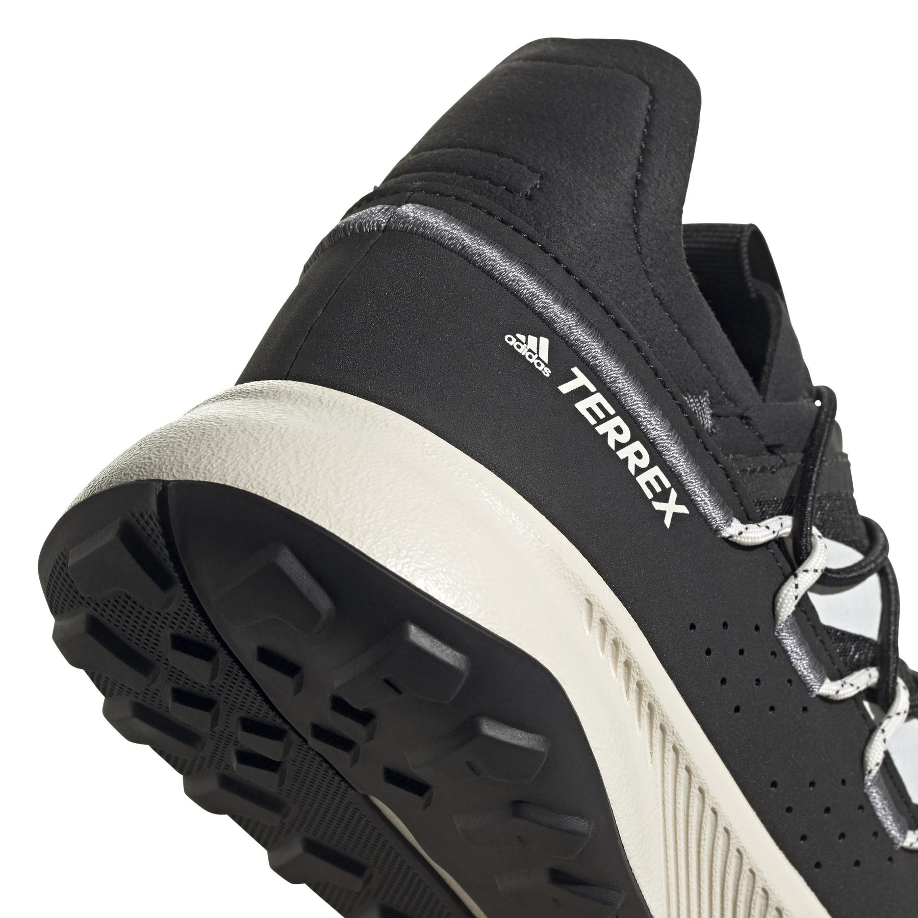 product/a/d/adidas_fz2228_9_footwear_photography_detail_view_2_white_000.jpg