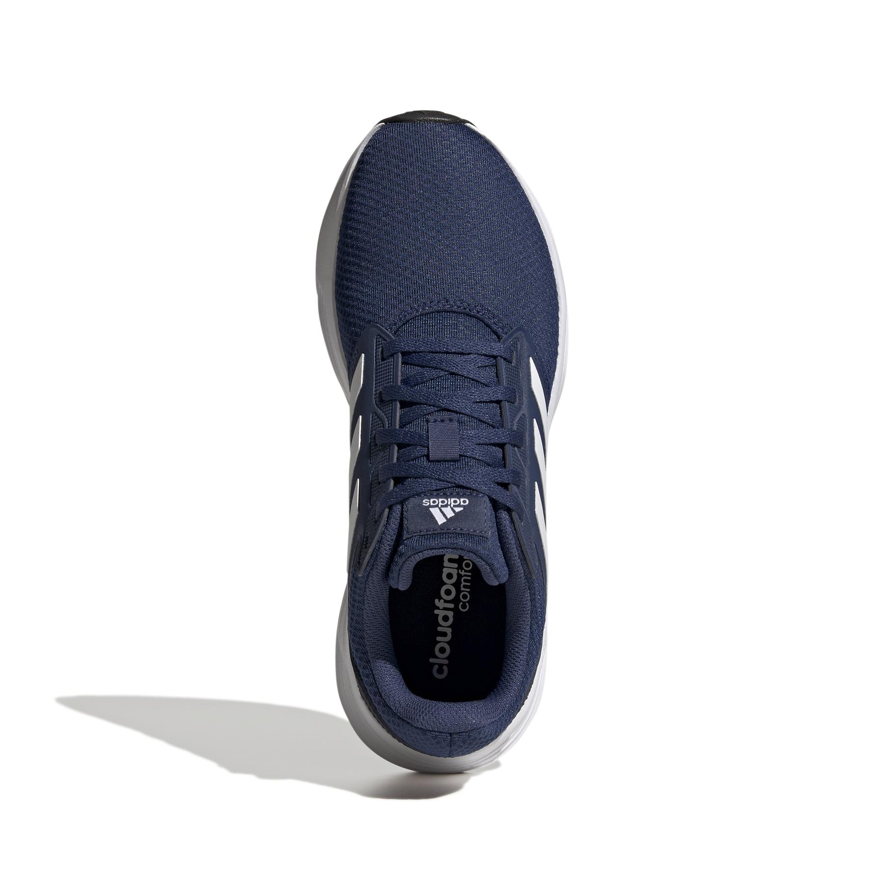 product/a/d/adidas_gw4139_3_footwear_photography_top_portrait_view_white_000.jpg