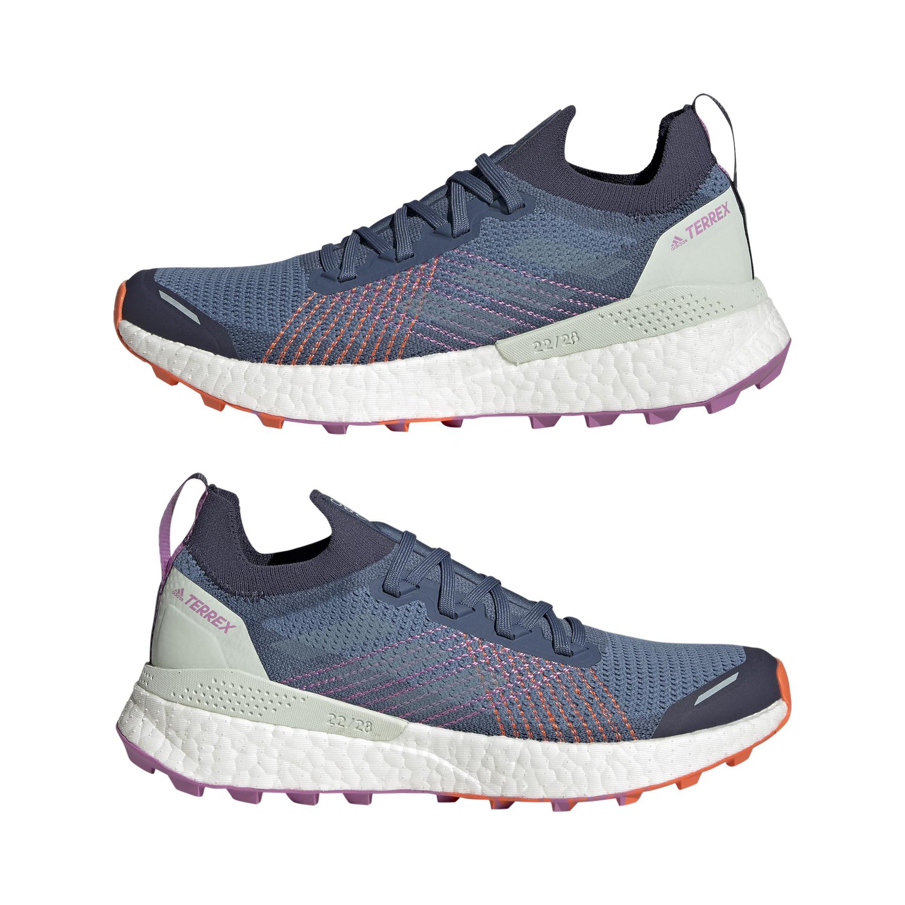product/a/d/adidas_gx2251_12_footwear_photography_mirrored_pair_view_white_000.jpg