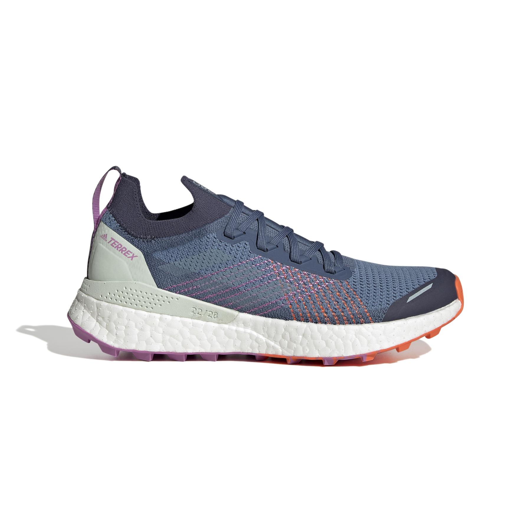 product/a/d/adidas_gx2251_1_footwear_photography_side_lateral_center_view_white_000.jpg