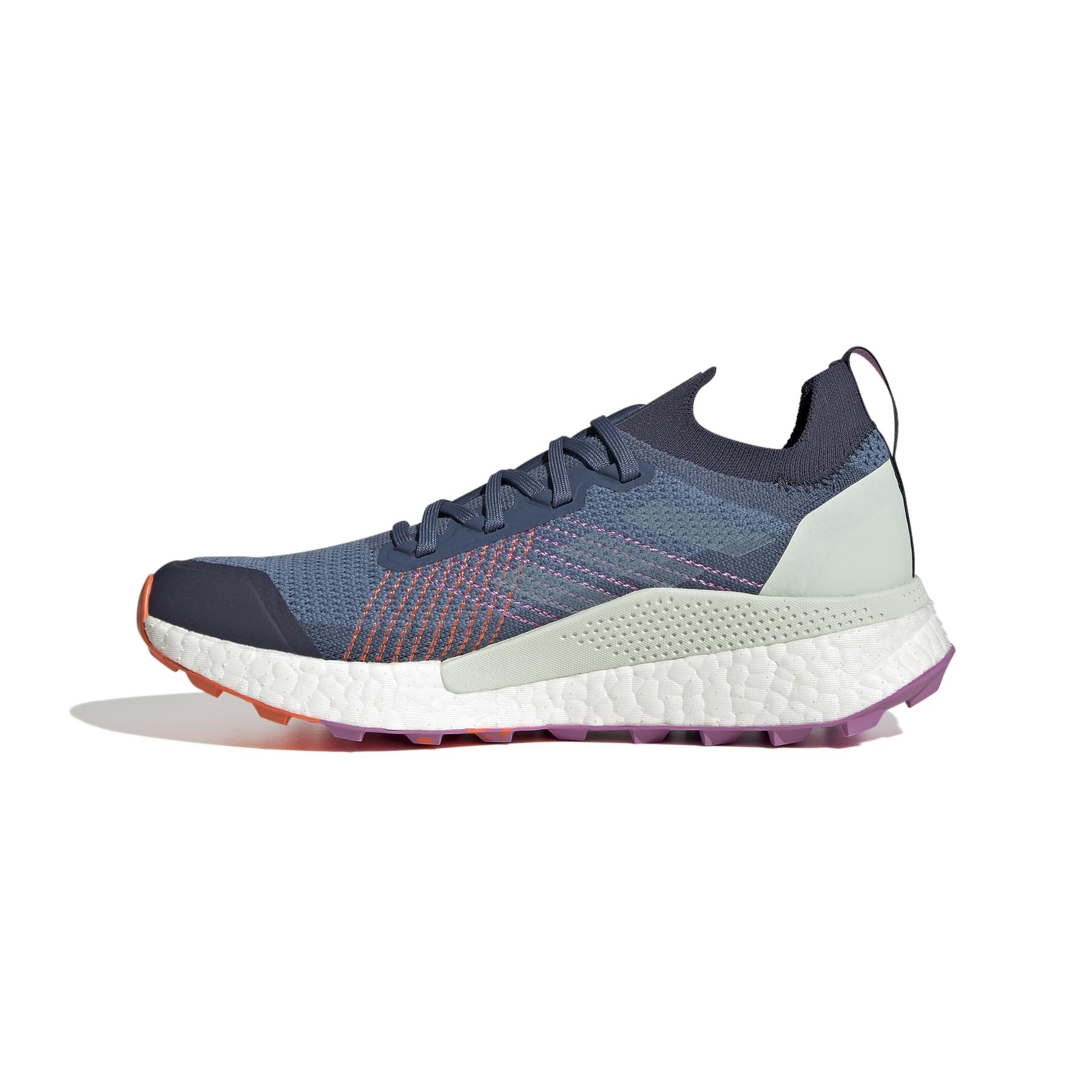 product/a/d/adidas_gx2251_5_footwear_photography_side_medial_center_view_white_000.jpg