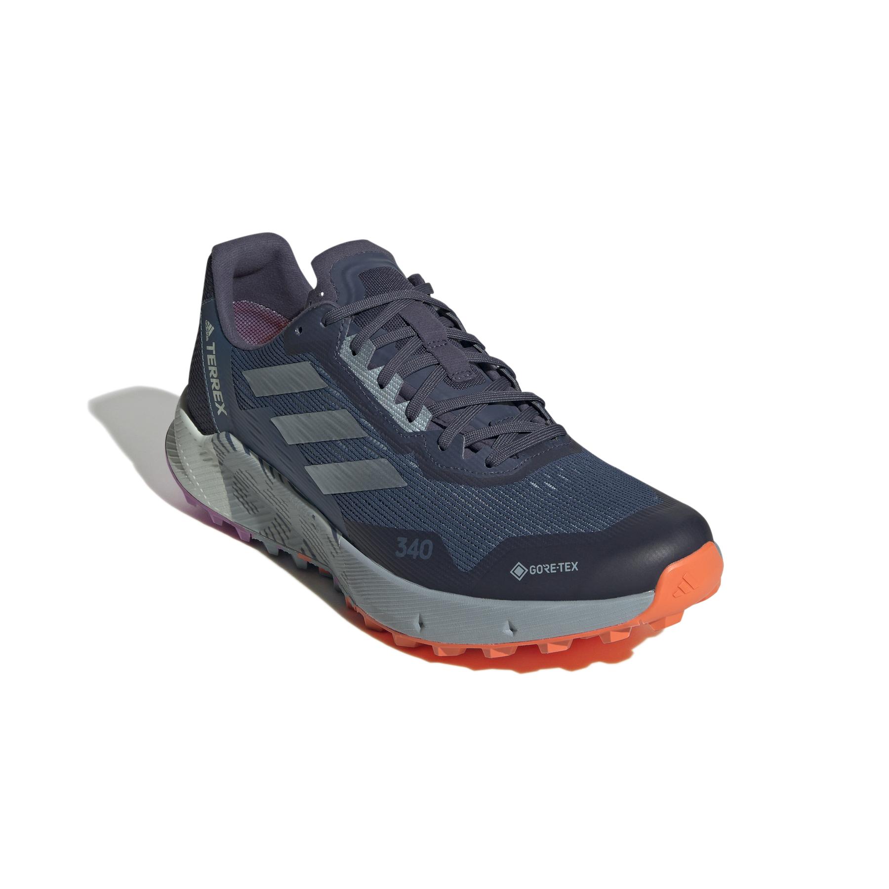 product/a/d/adidas_gx8674_6_footwear_photography_front_lateral_top_view_white_000.jpg